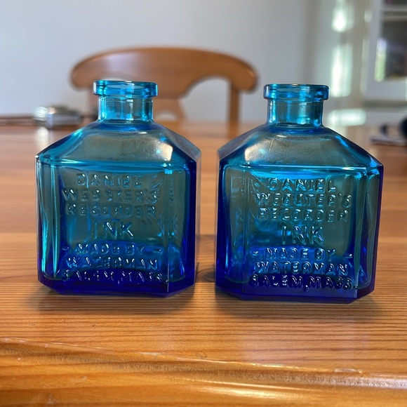 RARE! Wheaton NJ Daniel Webster Recorder Blue Glass Inkwell Bottles (pair of 2) - Picture 3 of 8